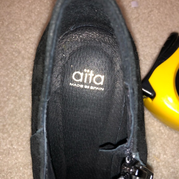 Black heeled booties. Never worn - Picture 3 of 3